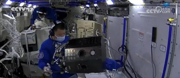 在星辰之间“上班”是什么体验？神二十乘组工作“月报”