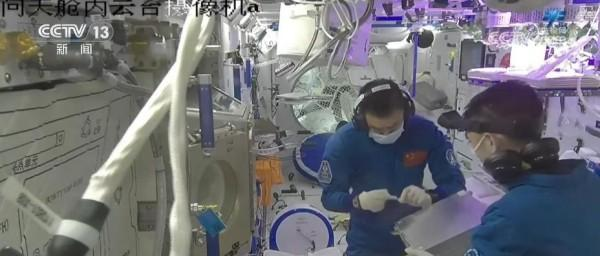 在星辰之间“上班”是什么体验？神二十乘组工作“月报”