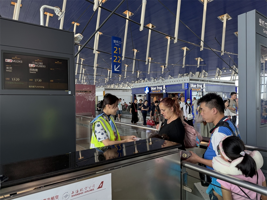 东航：暑运旺季日均计划执行3200余个航班，第11架C919投运