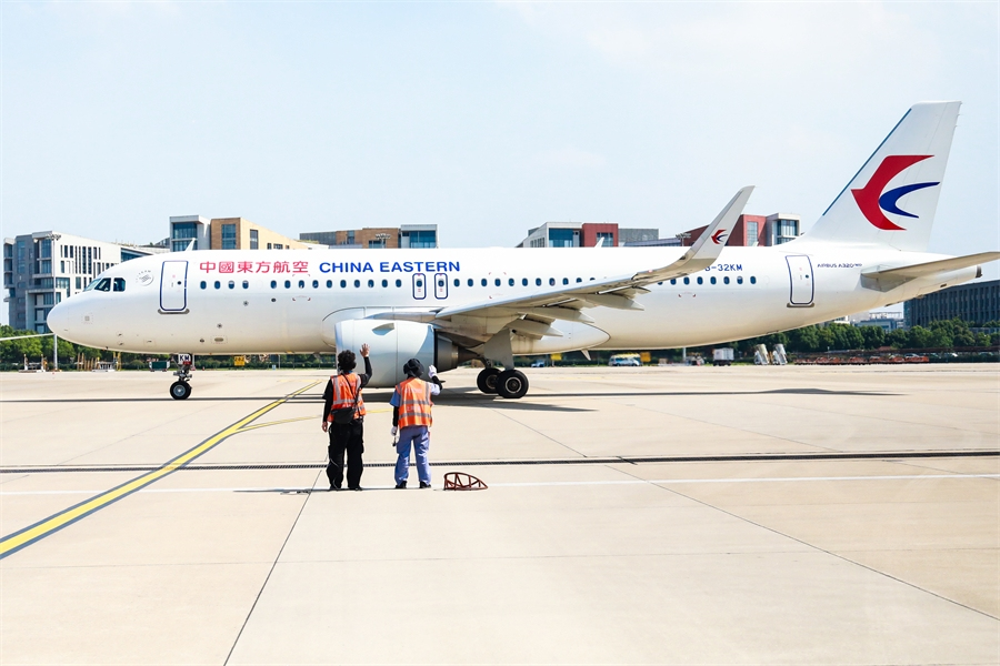 东航：暑运旺季日均计划执行3200余个航班，第11架C919投运
