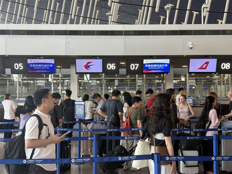 东航：暑运旺季日均计划执行3200余个航班，第11架C919投运