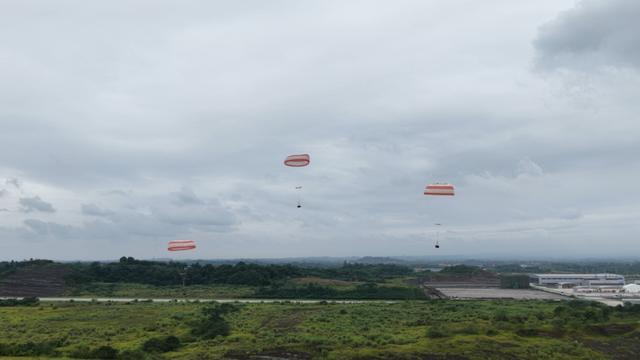 国产大型模块化商用无人机大载重连续空投试验取得成功