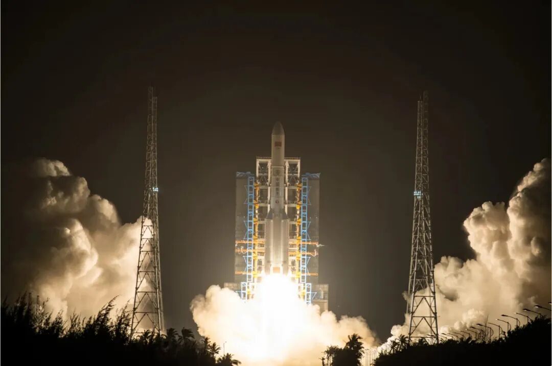 长征五号运载火箭，成功将通信技术试验卫星二十号发射升空