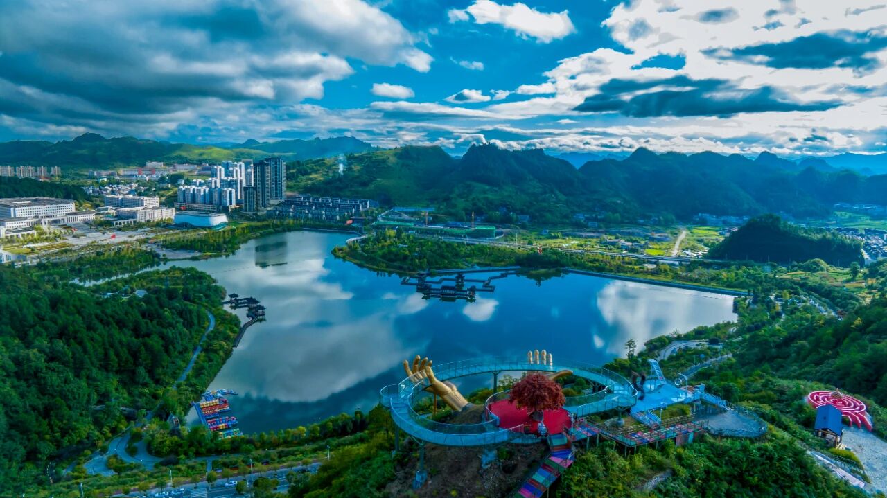 零重力飞机工业携手景秀旅游，50架“鹊飞”共绘山河天际线