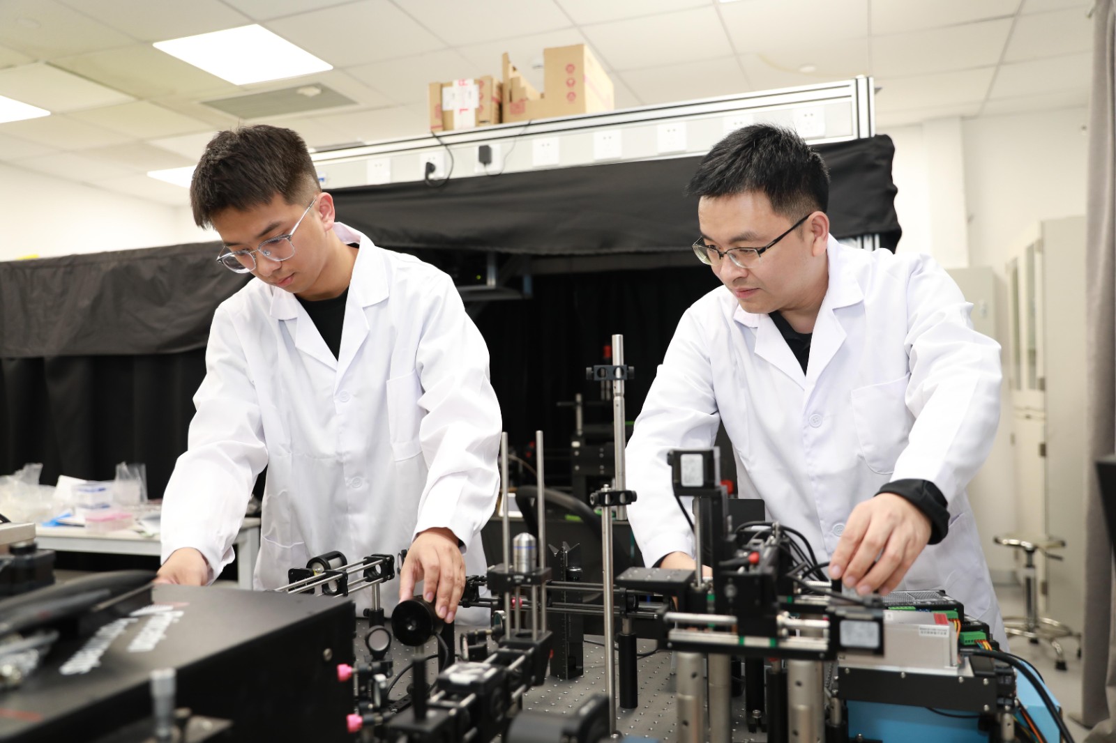 我国科研团队为稀土穿上“能量转换外衣” 我国科研团队为稀土穿上“能量转换外衣”