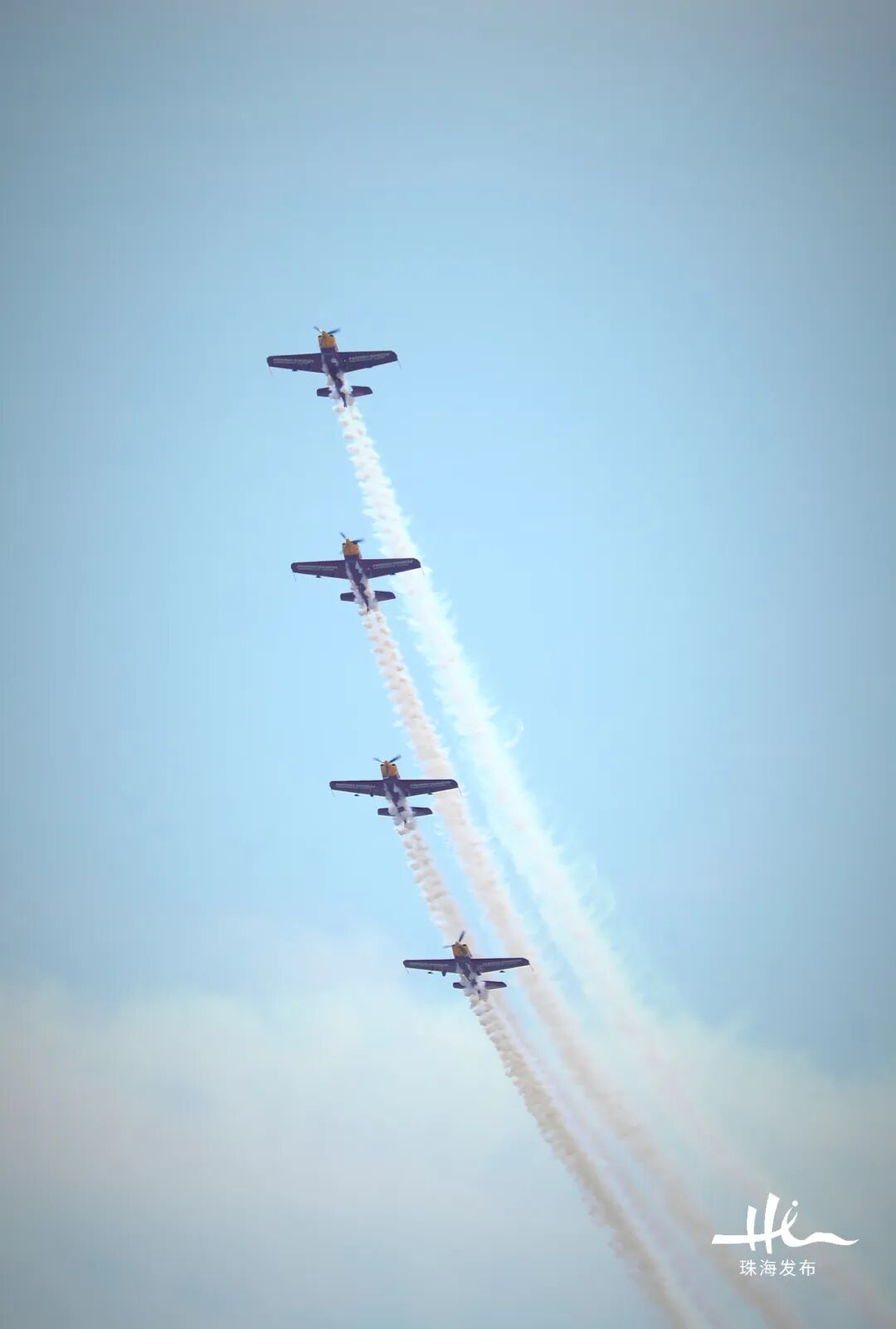 这场盛会，  不仅是珠海“双航展”品牌的坚实支撑，  更成为解码中国低空经济发展活力的  重要窗口。  让珠海的海风与航空引擎的轰鸣，  共同奏响低空经济的奋进乐章。    心动不如行动！  让我们一起相约在珠海逐梦蓝天，  共享航空“盛宴”！  预祝通航展圆满成功！