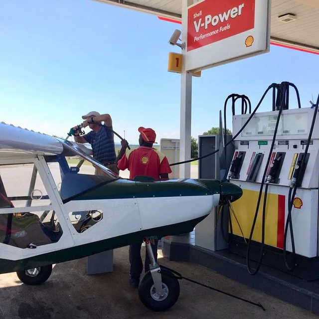 我国吨级无人机实现电磁弹射起飞，重油航空发动机优势在哪里？