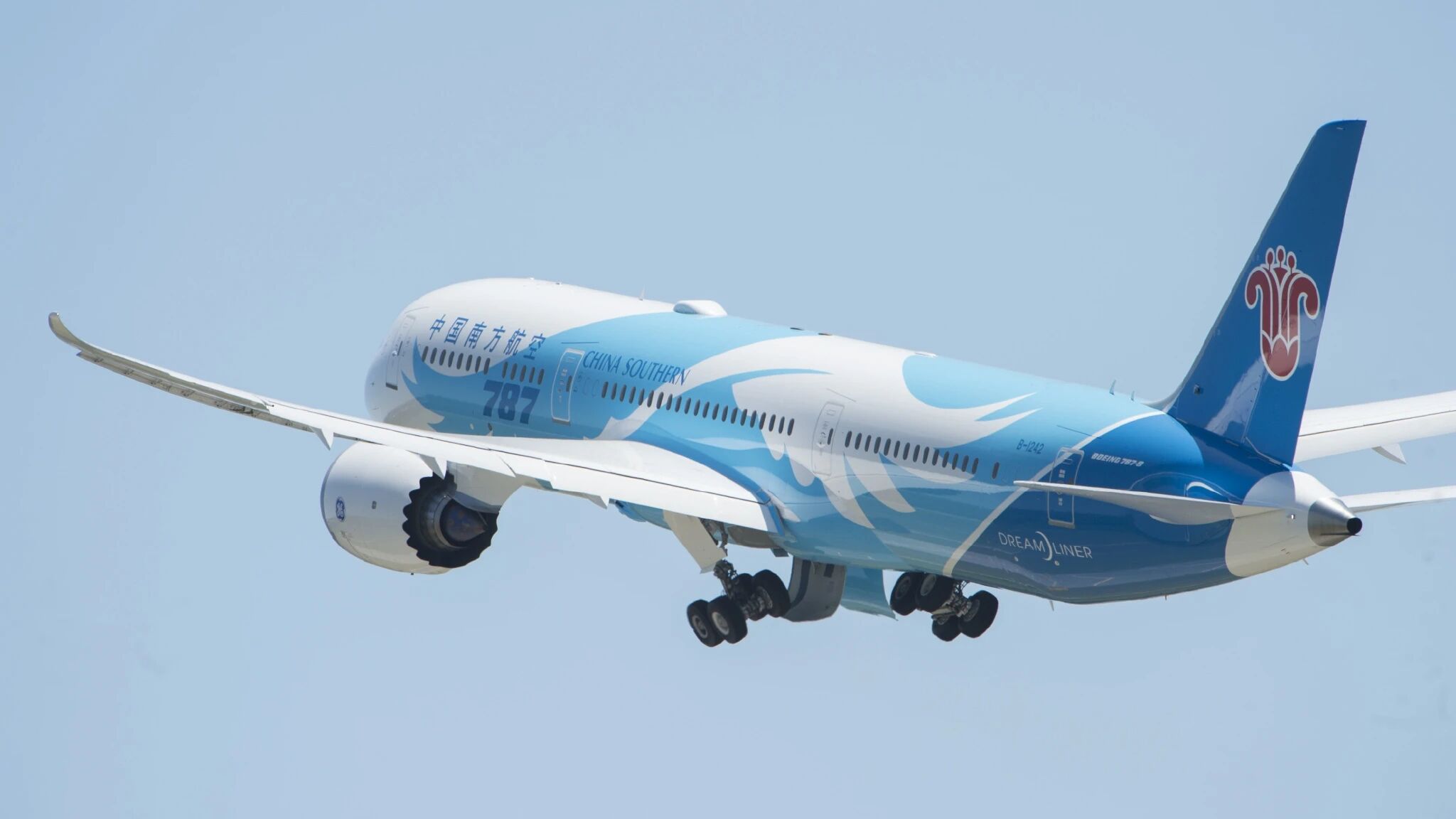 【航化说】飞机近百吨燃油藏在哪？揭秘机翼里的“能源中枢”