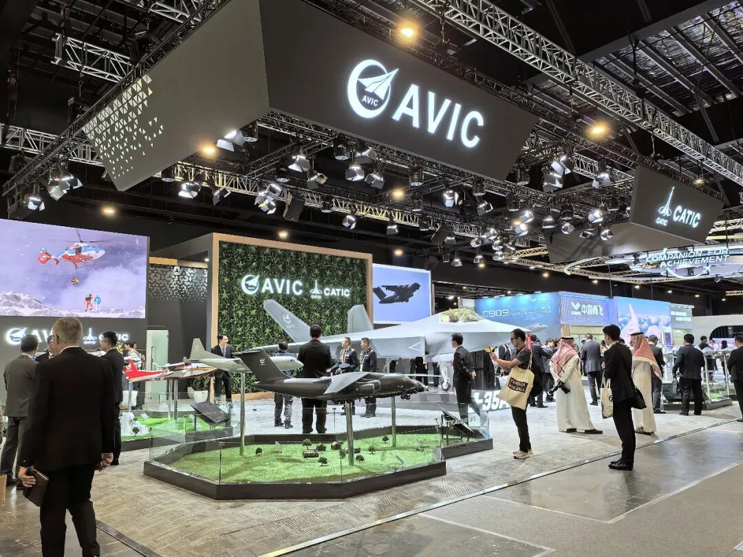 中国航空工业集团高端航空装备亮相第十届新加坡航展