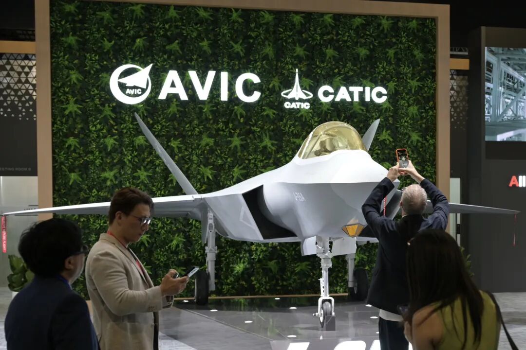 中国航空工业集团高端航空装备亮相第十届新加坡航展