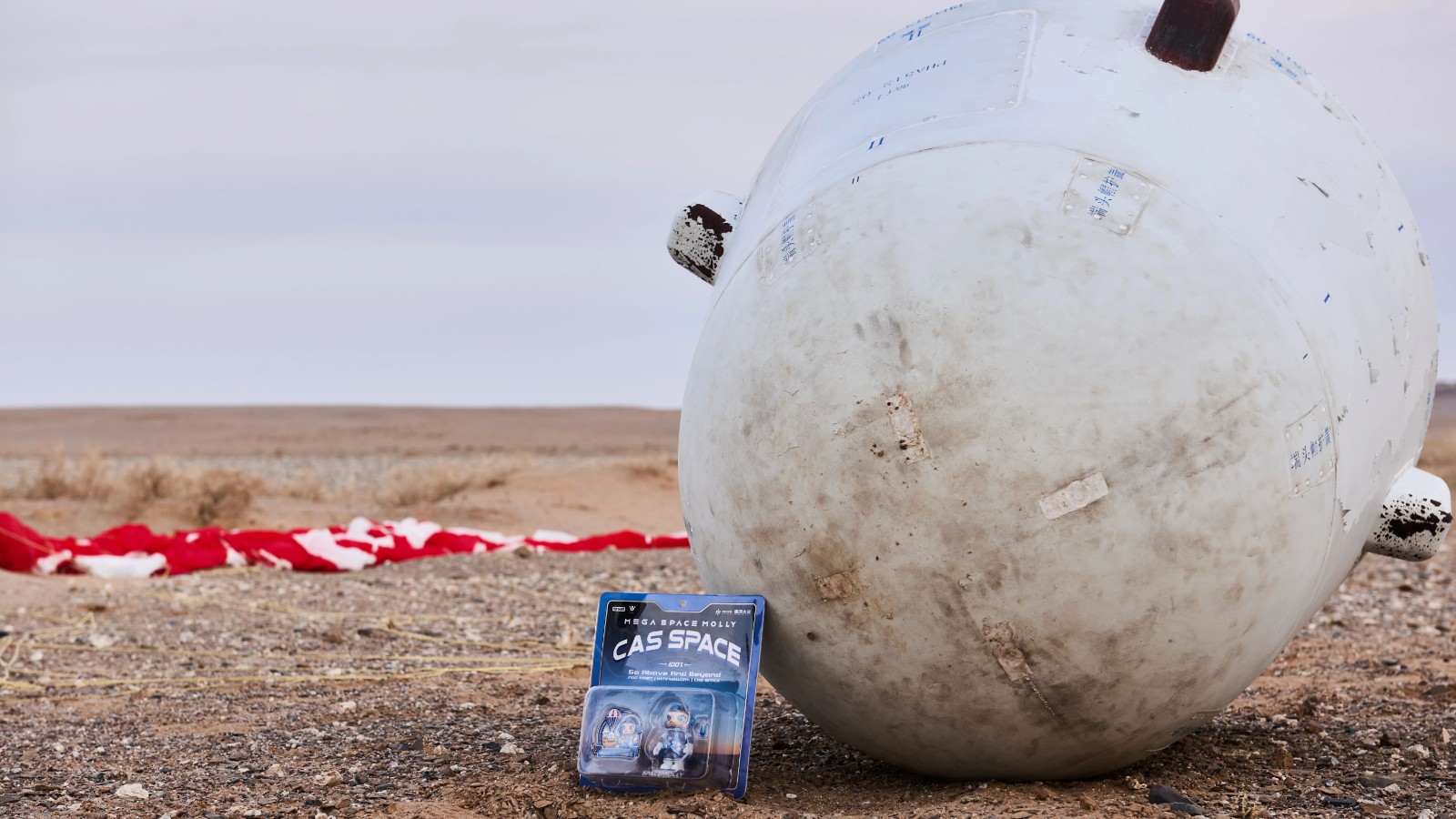 力鸿一号开舱揭秘：让太空触手可及！“首位太空乘客”SPACE MOLLY公仔开舱交付