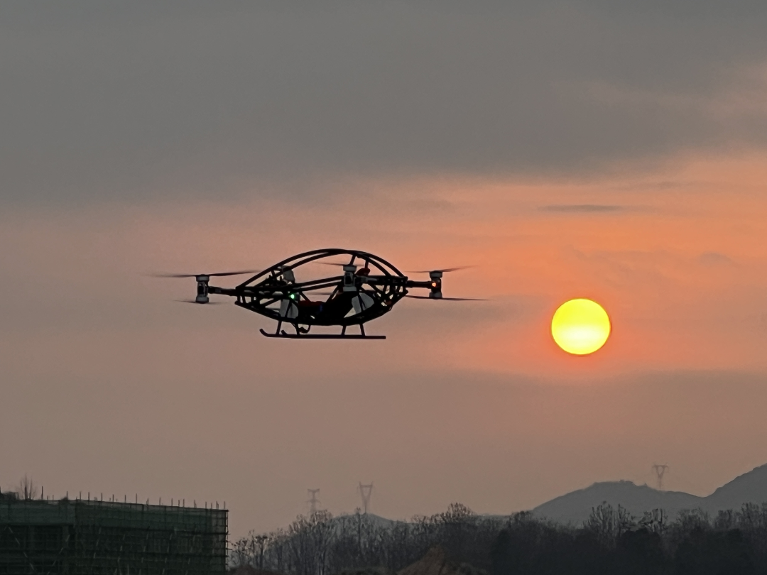 江西首架超轻型eVTOL在南昌理工学院成功研发