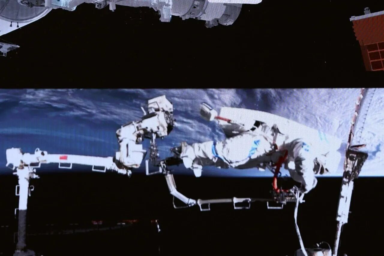 神舟二十一号航天员乘组圆满完成第二次出舱活动