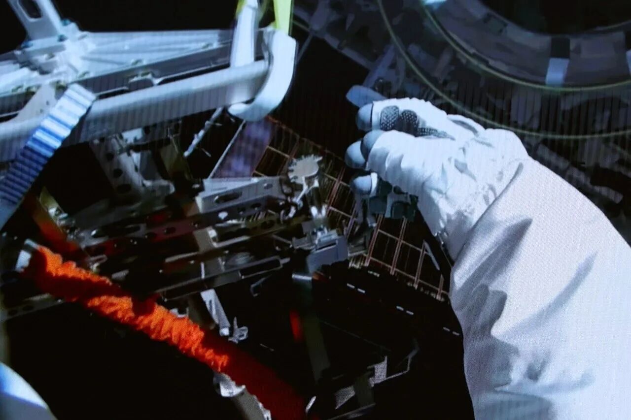 神舟二十一号航天员乘组圆满完成第二次出舱活动