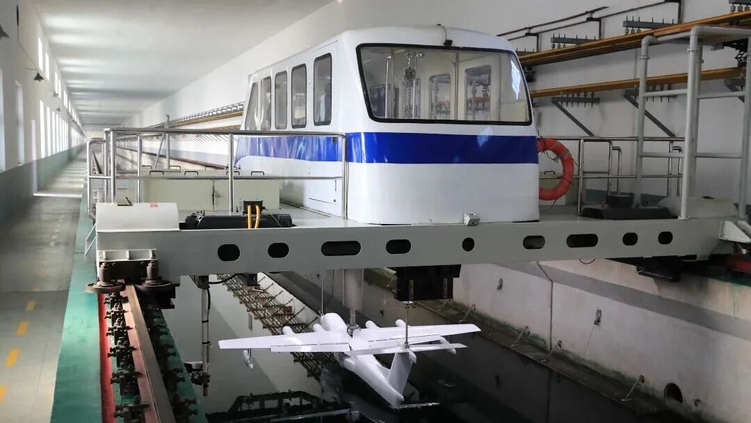 动力十足！这是可以让飞机“畅游”的水池