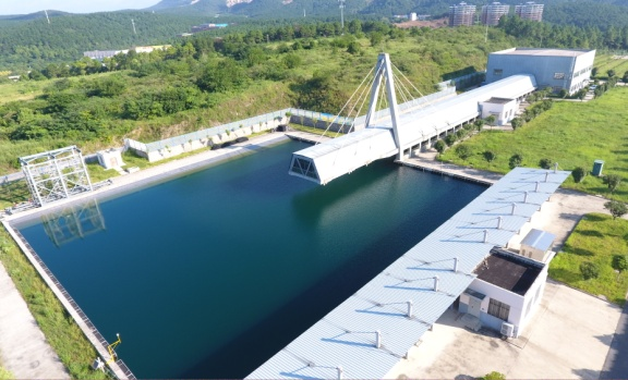 动力十足！这是可以让飞机“畅游”的水池