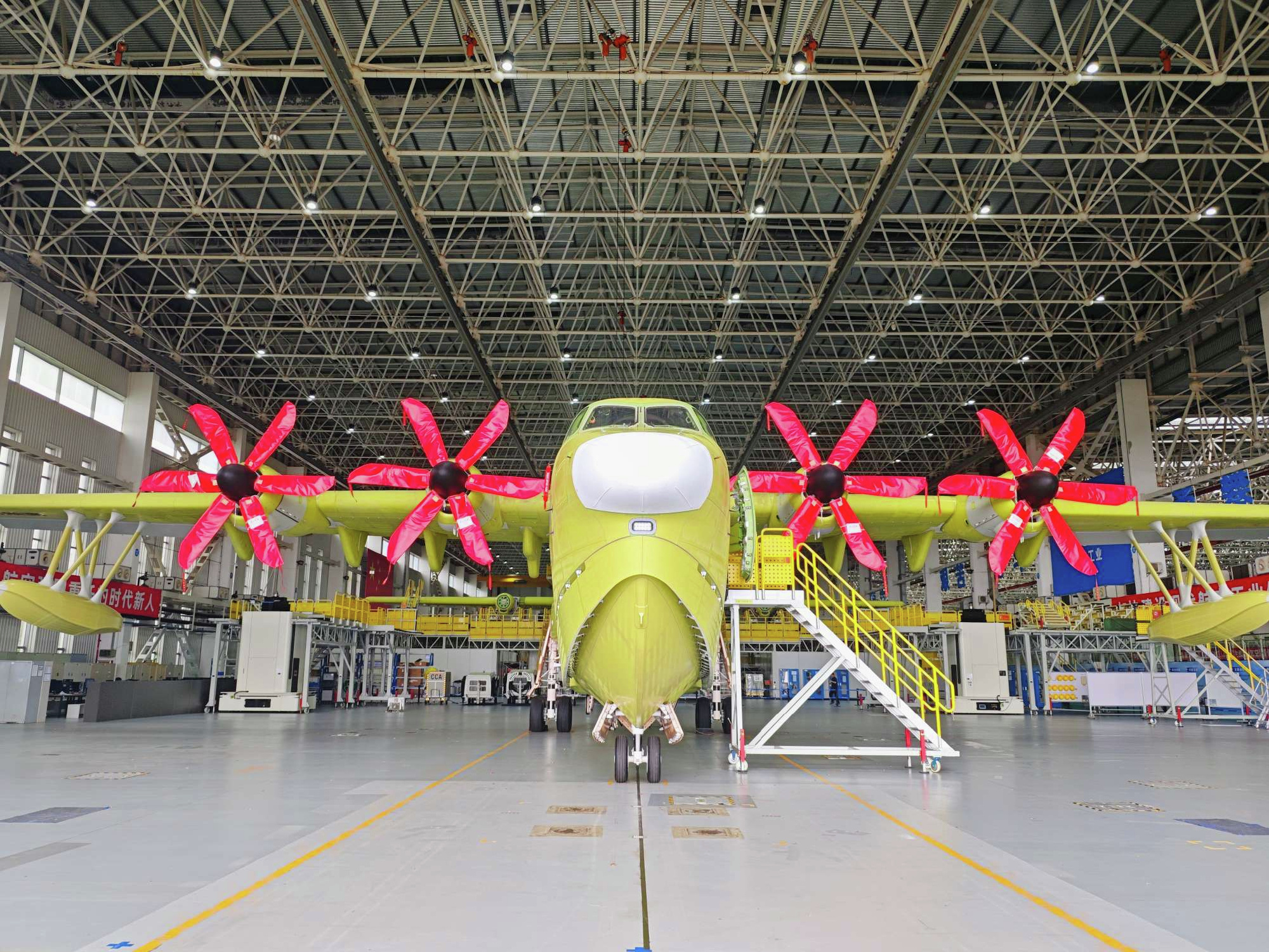 AG600批产第四架机总装下线 AG600批产第四架机总装下线