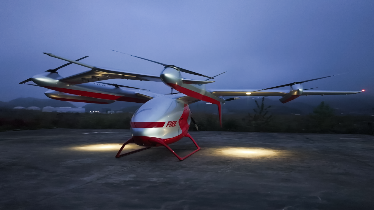 全球首次吨级eVTOL夜间消防演练，峰飞航空突破山区应急救援难题！