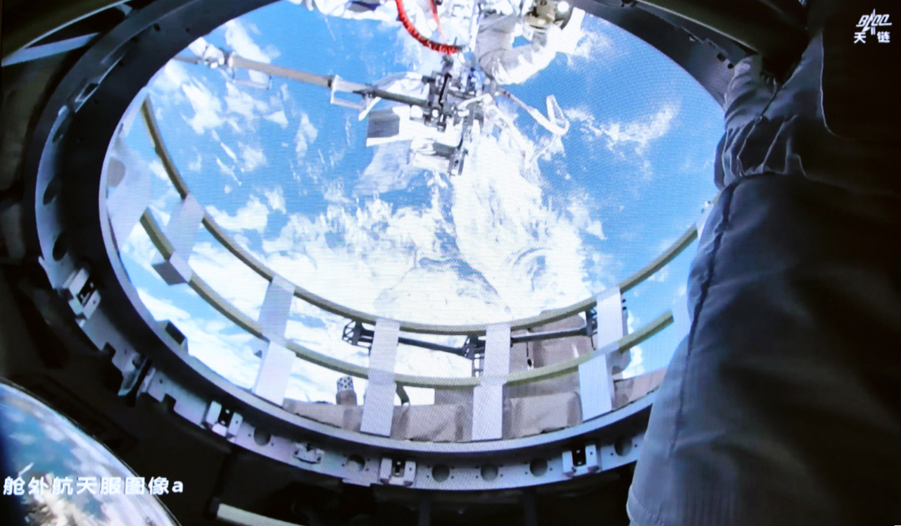 神舟二十一号航天员乘组圆满完成第三次出舱活动