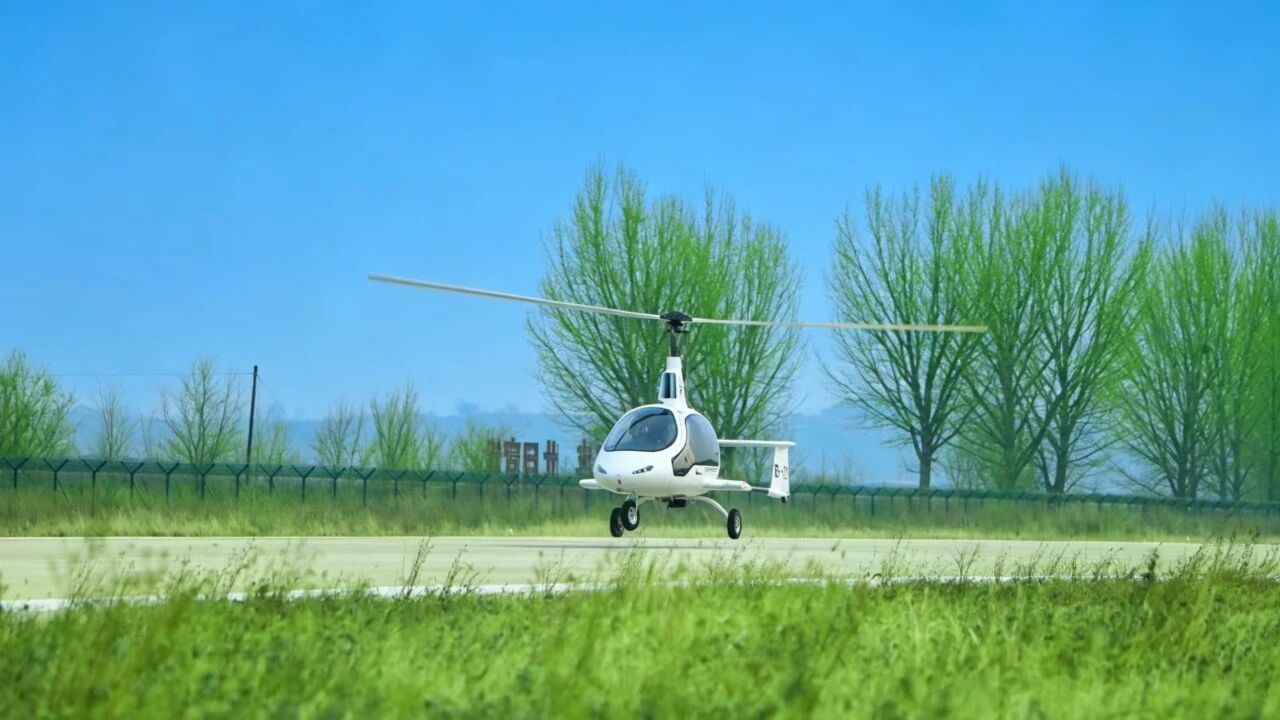 国内首次全自主正向研制 国产风神轻型自转旋翼机成功首飞